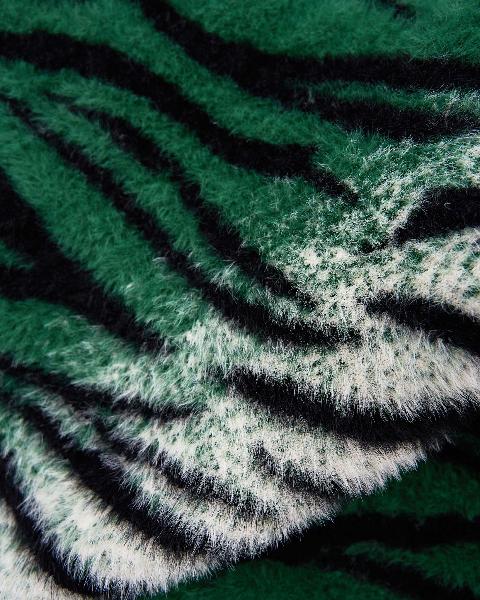 Tiger Knit Green Oversized - Image 3